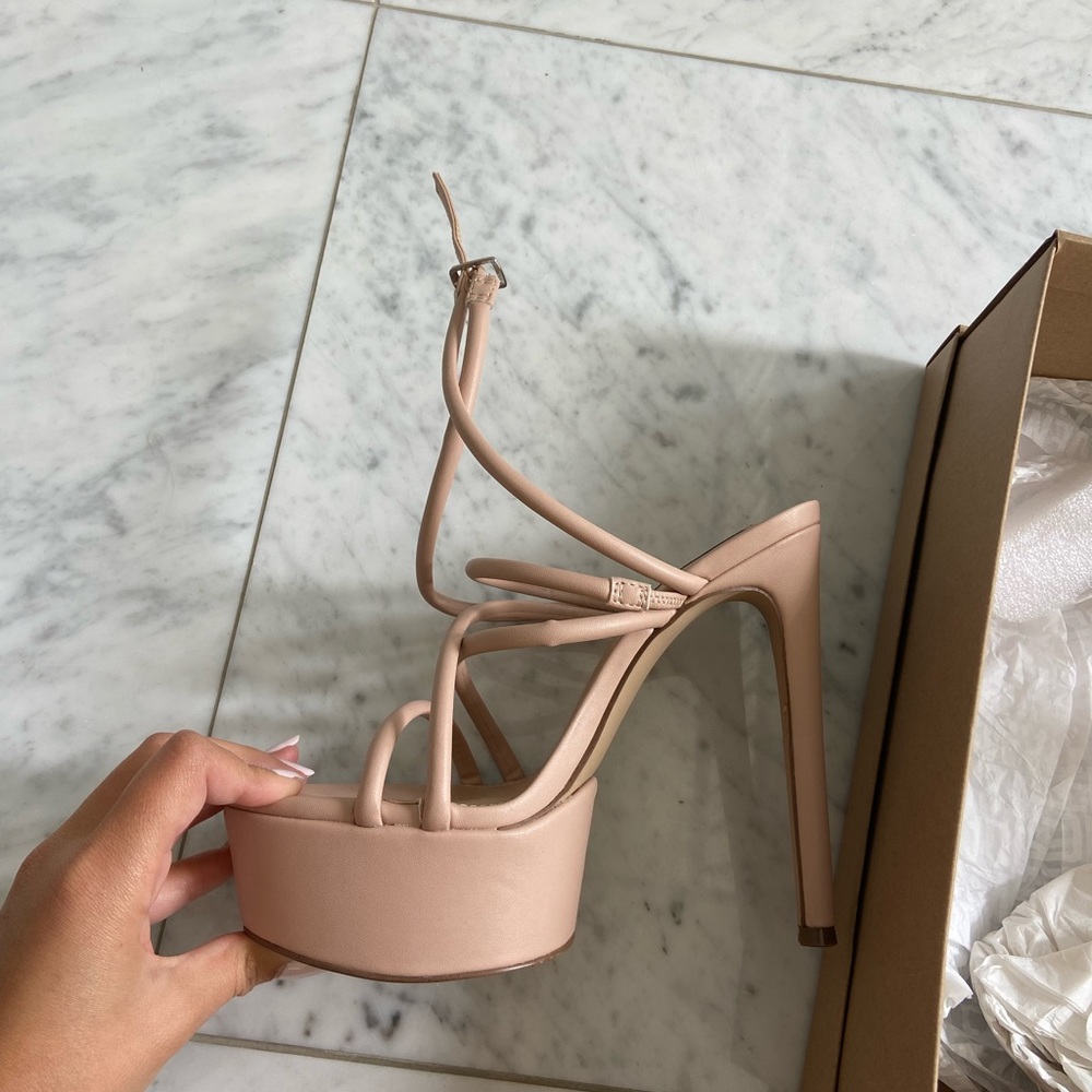 Never worn size 7.5 Steve Madden missy blush heels